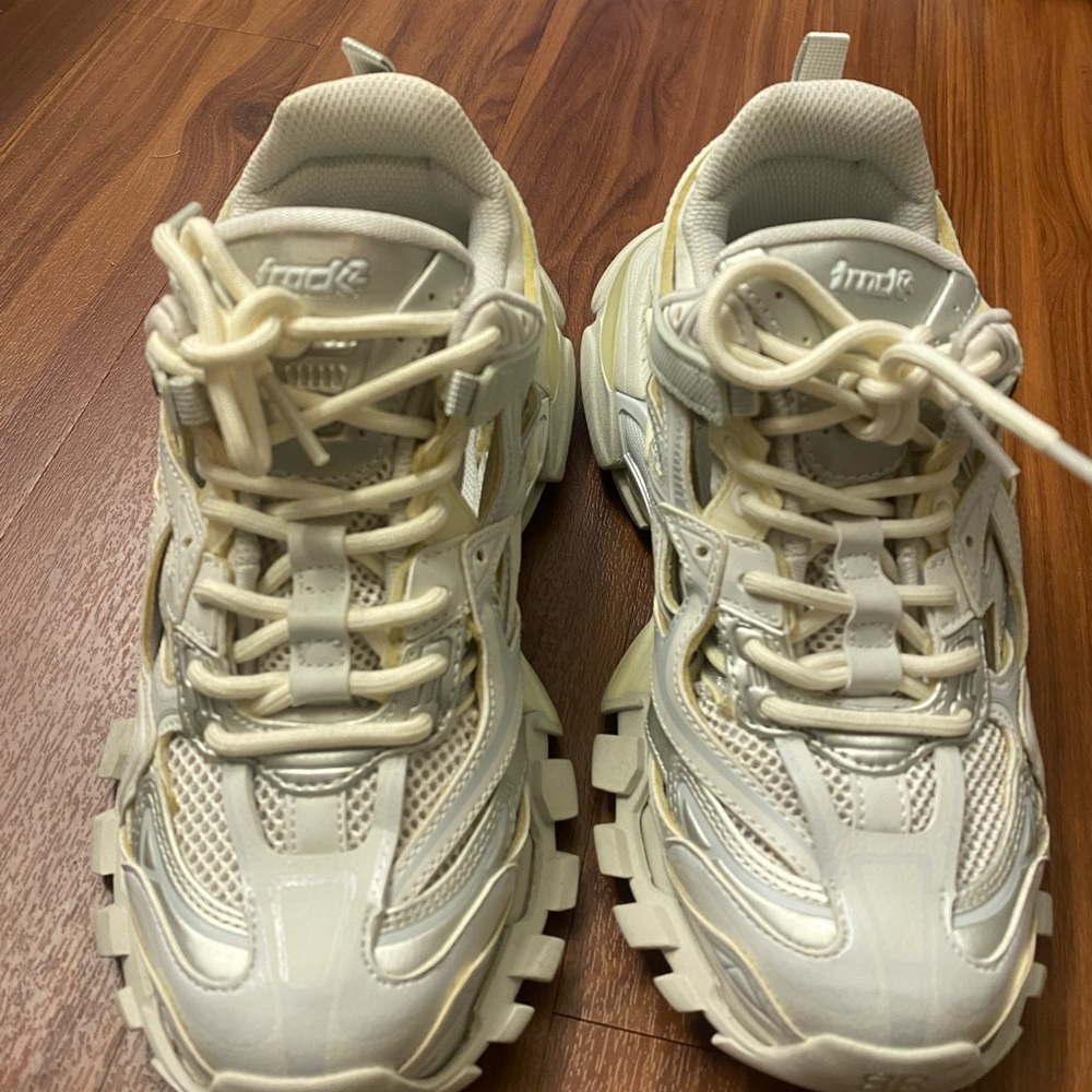 Balenciaga sneakers White and silver detail